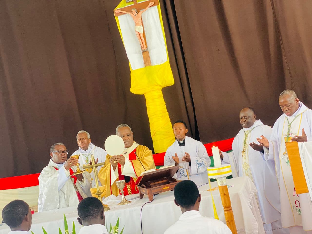 Mass concelebrated by the Cardinal and Bishops at the Grand Seminary of Kabgayi